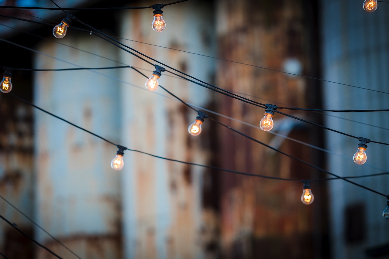 light bulbs, wire, hanging-1875268.jpg